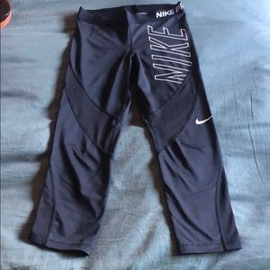 Nike Pro cropped leggings